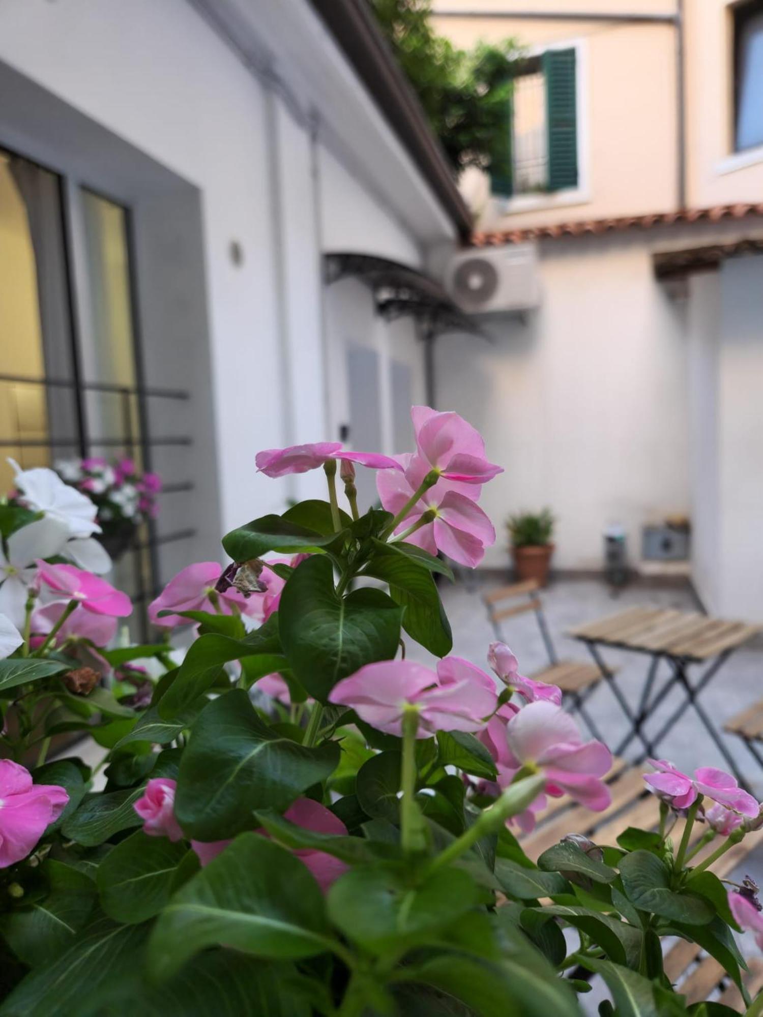 Tezone Seven Apartments Верона Екстериор снимка